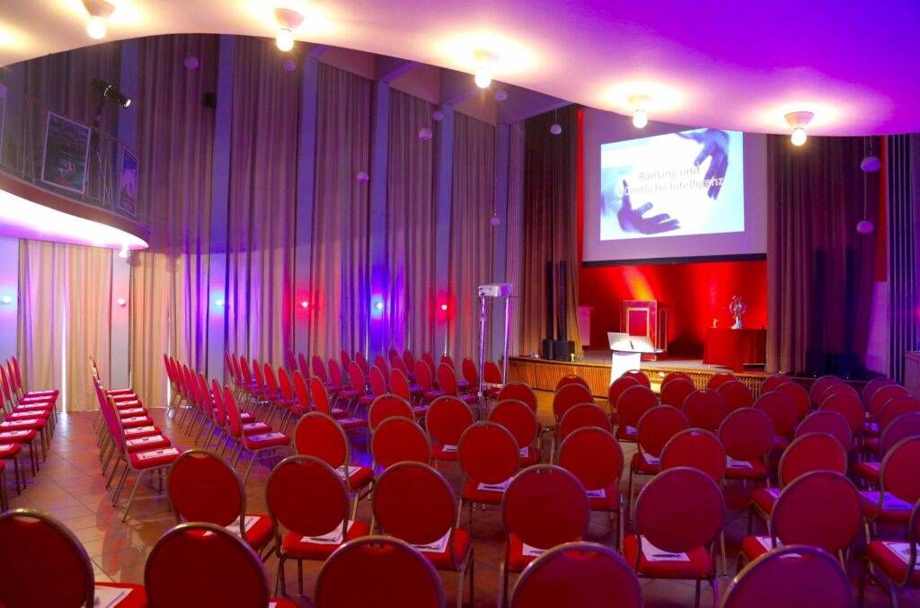 Domaene-Walberberg-Carea-Hochzeitsbilder-Theatersaal